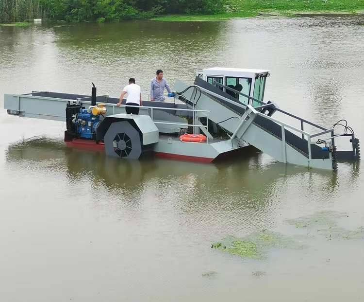 Surface skimmer clean-up on Sakarya — 6-day operation